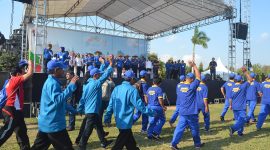 Kontingan FORMI Kab. Sidoarjo mengikuti devile peserta