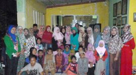 Komunitas Nimas Putri Sabdojati yang berkumpul di kediaman ketua komunitas, Aidah