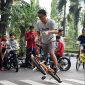 Adi melakukan beberapa trik dasar BMX