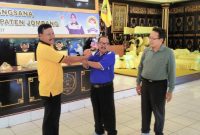 Penyerahan tali asih