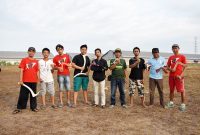 Anggota BOOFOS berkumpul di Lapangan Pandean setiap Sabtu sore untuk berlatih melempar bumerang