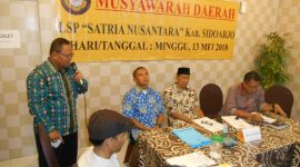 Trisula (kiri berdiri) memperoleh suara terbanyak saat pelaksanaan Musyawarah Daerah