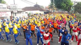 Antusias warga di Korda Krian memadati jalan melakukan senam bersama. Korda Krian berhasil menjadi juara 1 Lomba CFD Antar Korda