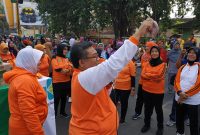 dr. Danny Nugroho memberikan penyuluhan makanan tinggi kalsium