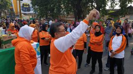 dr. Danny Nugroho memberikan penyuluhan makanan tinggi kalsium