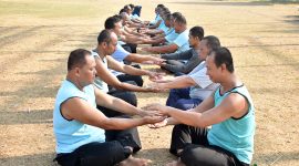 Trisula (depan kiri) bersama anggota Satria Nusantara sedang berlatih kepekaan