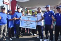 Wabup Sidoarjo (tiga kanan) usai meresmikan kampung olahraga rekreasi bersama Ketua Umum FORMI Kab. Sidoarjo (lima kanan)