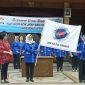 Ketua DPW ILDI Cab. Sidoarjo Masfufah (tengah) memegang bendera pataka ILDI Cab. Sidoarjo