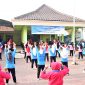 Masyarakat bersemangat mengikuti senam PORPI di Balai Desa Jogosatru