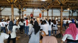 Senam zumba dipandu ZIN Anita, ZIN Sinta, ZIN Jay