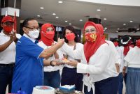 Ketua DPW ILDI Sidoarjo Masfufah menerima ucapan selamat ulang tahun dari Ketua Umum KORMI Kab. Sidoarjo