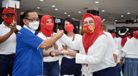 Ketua DPW ILDI Sidoarjo Masfufah menerima ucapan selamat ulang tahun dari Ketua Umum KORMI Kab. Sidoarjo