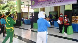 Tim juri menilai penampilan peserta