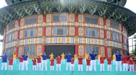 Senam Tera di halaman Pagoda Tian Ti Kenpark Surabaya