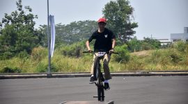 Penampilan Reza menampilkan trik diatas obstckle sukses menjadikannya juara 1 kategori BMX Street