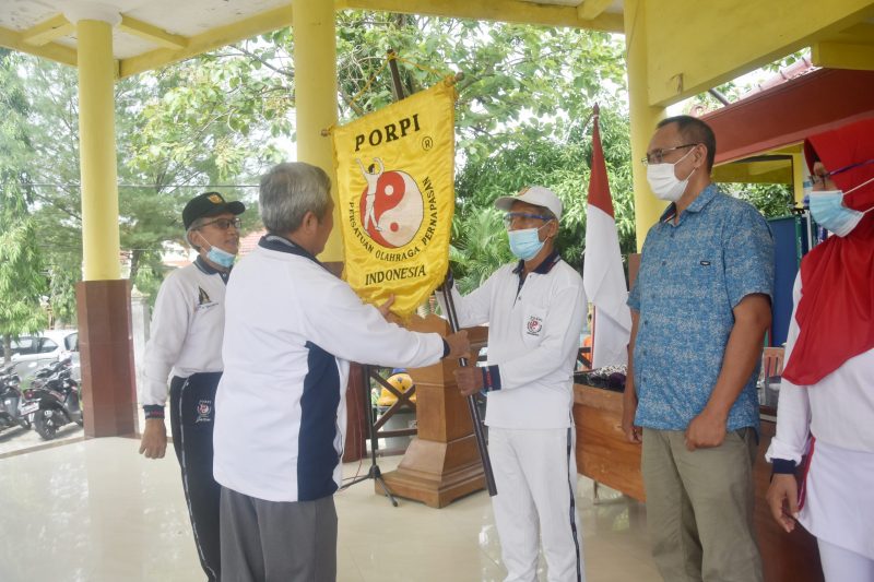 Sayuti menerima bendera pataka PORPI