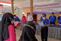 Ketua Umum KORMI Kab. Sidoarjo, H. MG. Hadi Sutjipto, S.H., M.M., mengukuhan pengurus Kampung Olahraga Rekreasi Desa Kepuh Kemiri 