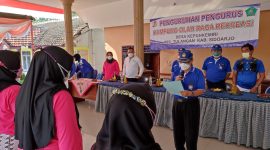 Ketua Umum KORMI Kab. Sidoarjo, H. MG. Hadi Sutjipto, S.H., M.M., mengukuhan pengurus Kampung Olahraga Rekreasi Desa Kepuh Kemiri 