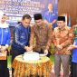Pemotongan kue HUT Ke-22 KORMI Sidoarjo oleh Ketua Umum KORMI Jatim Hudiyono dan Bupati Sidoarjo Ahmad Muhdlor Ali