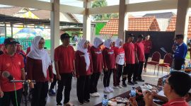 Sekretaris Umum KORMI Kab. Sidoarjo Soewignyo mengukuhkan pengurus KOM Desa Jemirahan