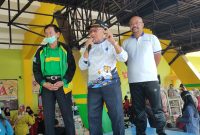 Ketua YAI Cabang Sidoarjo Siswanto Prawira (tengah) memberikan sambutan acara bersama Sekretaris Umum KORMI Kab. Sidoarjo Suwignyo (kiri) dan Ketua DPC Peradi SAI Sidoarjo Edy Tarigan (kanan).