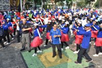 Hayono Isman dan Hadi Sutjipto bersenam bersama masyarakat di KOM Kelurahan Magersari