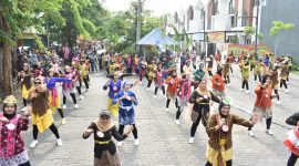 Peserta lomba senam poco-poco perorangan berlomba dibabak penyisihan, Minggu (10/12/2023) pagi.