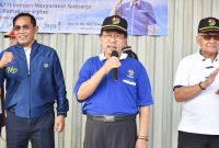 Ketua Umum KORMI Kab. Sidoarjo MG. Hadi Sutjipto (tengah) didampingi Ketua Umum KORMI Jatim Hudiyono (kiri) mengajak masyarakat berolahraga. 