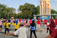 Senam bersama KORMI Kab. Sidoarjo dan masyarakat di halaman Monumen Jayandaru.
