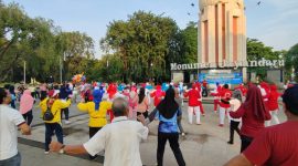 Senam bersama KORMI Kab. Sidoarjo dan masyarakat di halaman Monumen Jayandaru.