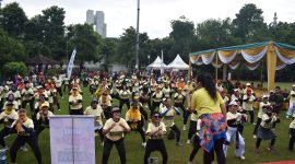Kemeriahan berolahraga zumba di Alun-alun Sidoarjo