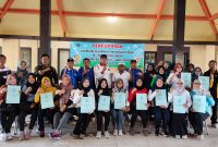 Foto bersama pengurus KOM Desa ke-Kecamatan Jabon usai dikukuhkan