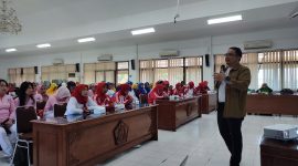 dr Nanang menyampaikan materi Olahraga Aman dan Bugar