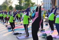 Yoga bersama 155 anggota Markandeya Yoga Indonesia Cabang Sidoarjo.