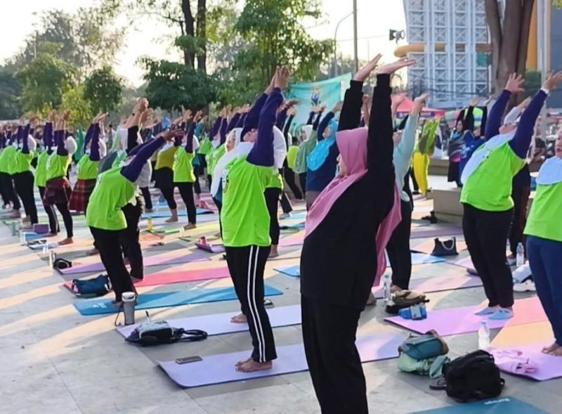 Yoga bersama 155 anggota Markandeya Yoga Indonesia Cabang Sidoarjo.
