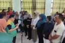 Ketua KORMI Kab Sidoarjo MG Hadi Sutjipto mengukuhkan pengurus KOM dari 15 desa/kelurahan