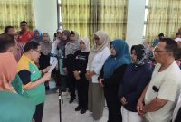 Ketua KORMI Kab Sidoarjo MG Hadi Sutjipto mengukuhkan pengurus KOM dari 15 desa/kelurahan