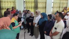 Ketua KORMI Kab Sidoarjo MG Hadi Sutjipto mengukuhkan pengurus KOM dari 15 desa/kelurahan